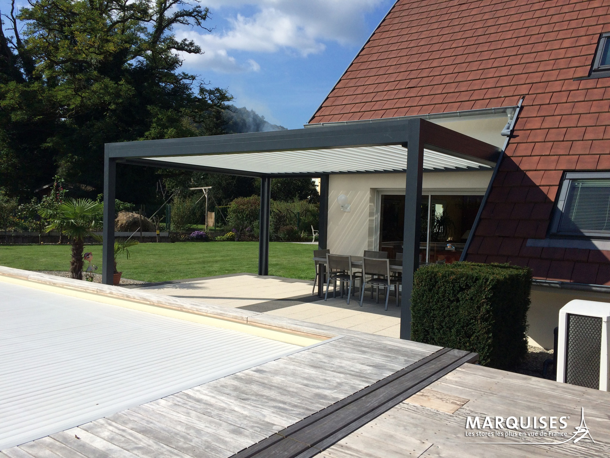 pergola open sur terrasse avec piscine